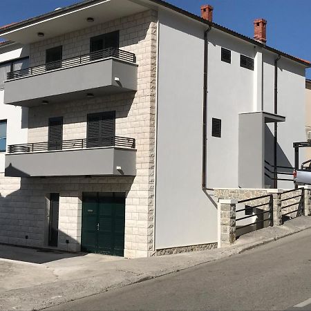 Apartments Tonkita With Jacuzzi Makarska Kültér fotó