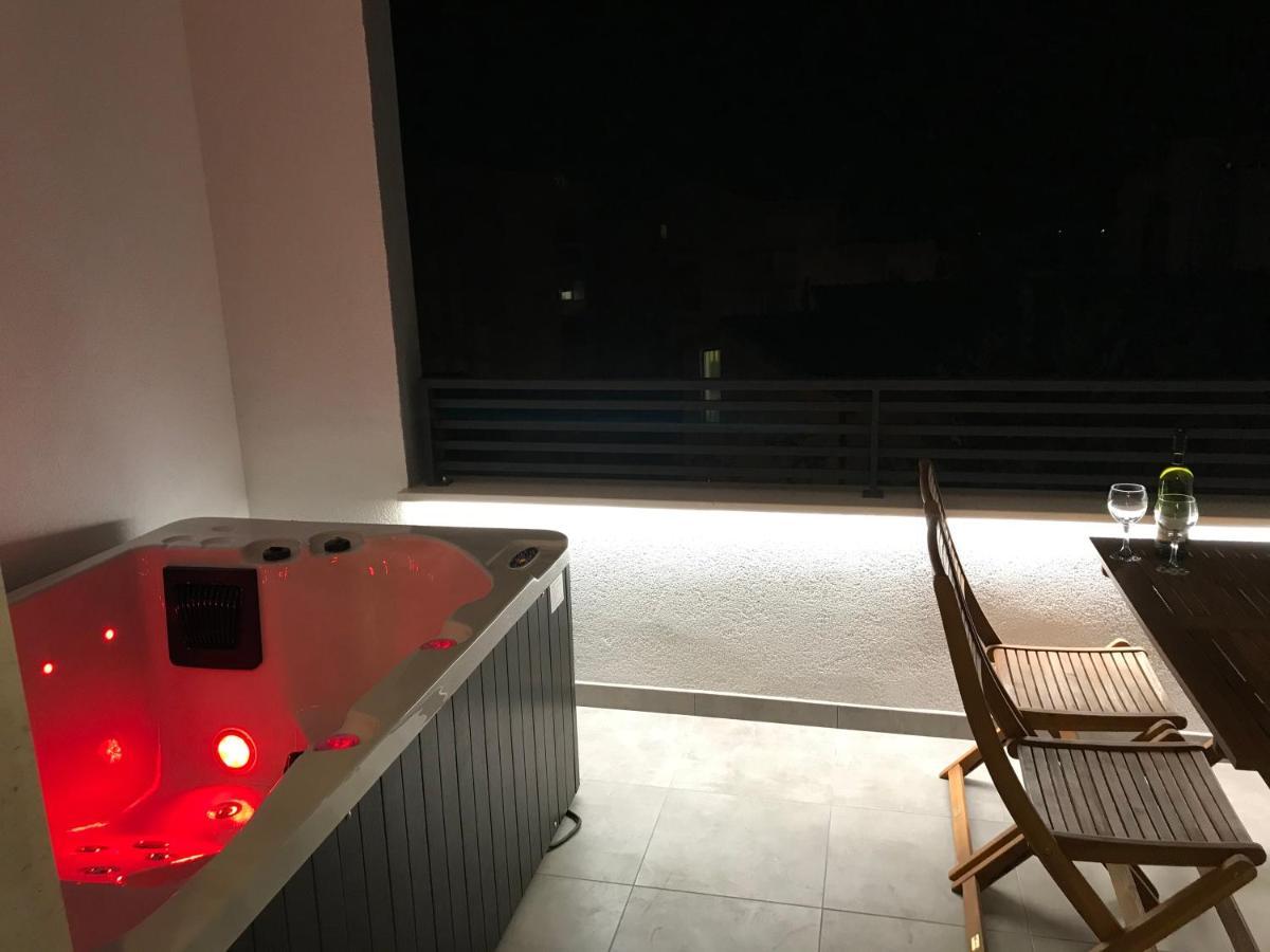 Apartments Tonkita With Jacuzzi Makarska Kültér fotó