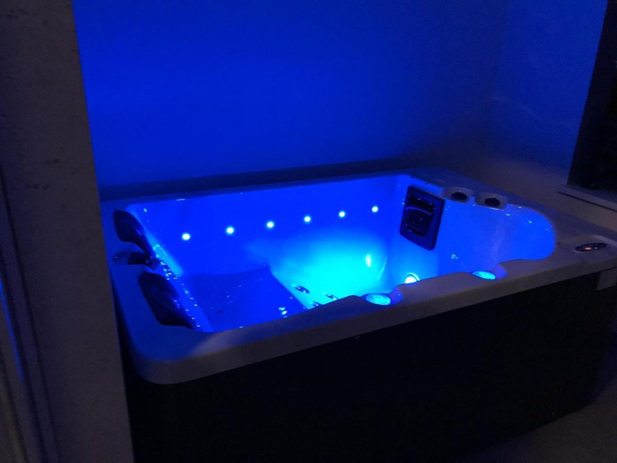 Apartments Tonkita With Jacuzzi Makarska Kültér fotó