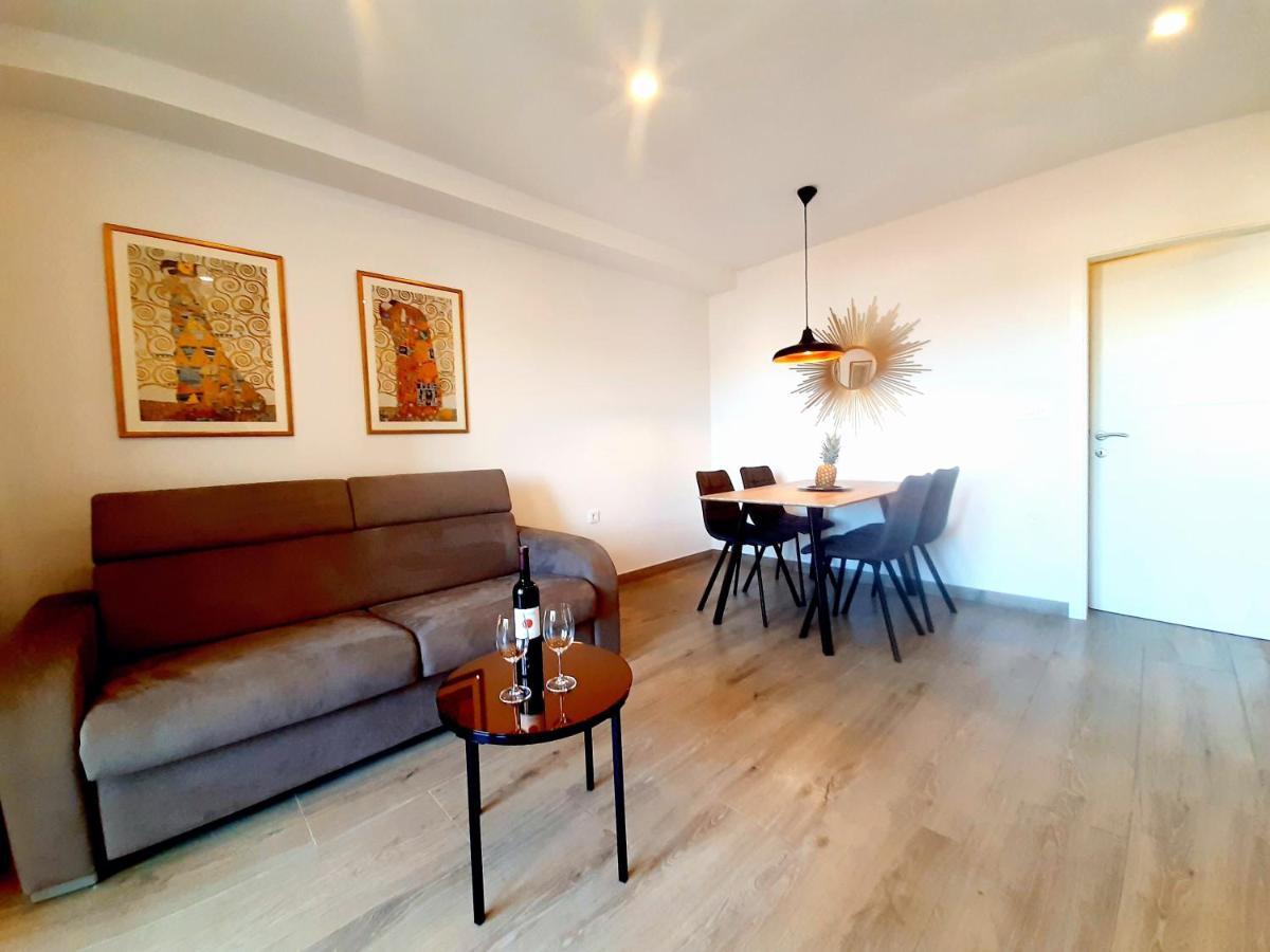 Apartments Tonkita With Jacuzzi Makarska Kültér fotó