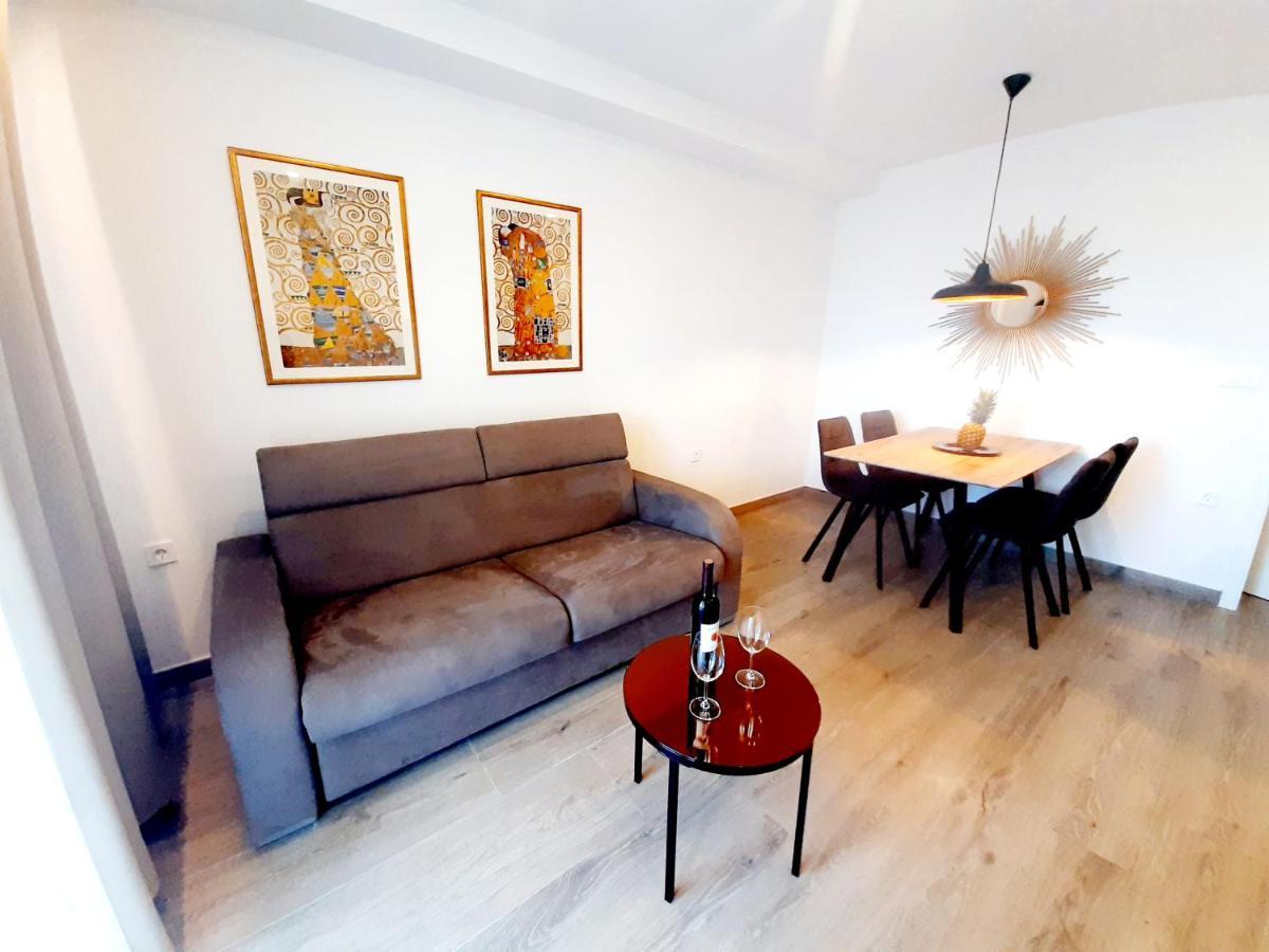 Apartments Tonkita With Jacuzzi Makarska Kültér fotó