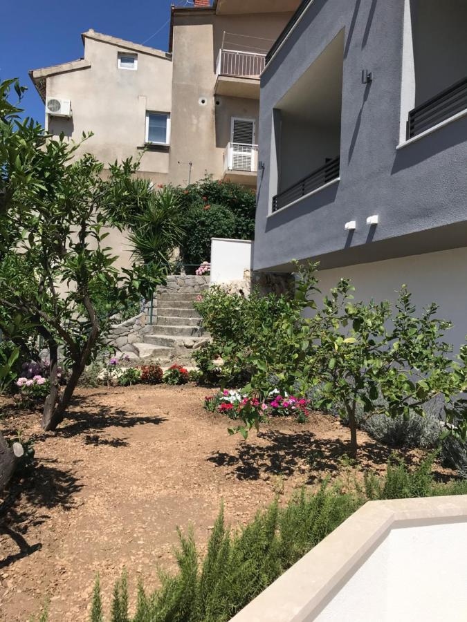 Apartments Tonkita With Jacuzzi Makarska Kültér fotó