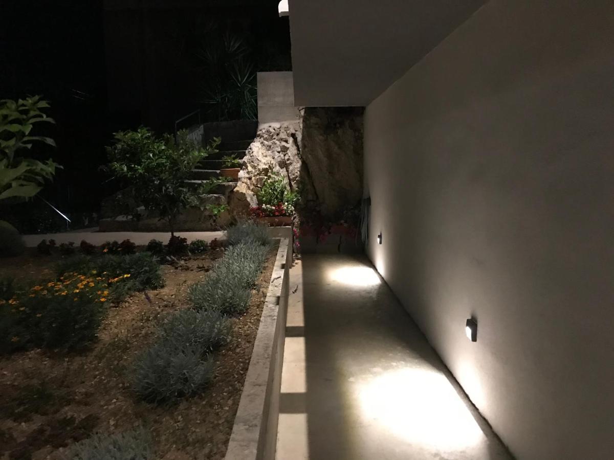 Apartments Tonkita With Jacuzzi Makarska Kültér fotó