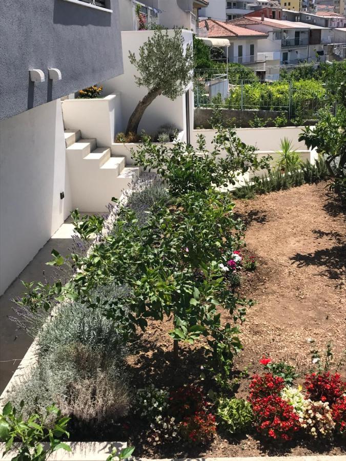Apartments Tonkita With Jacuzzi Makarska Kültér fotó