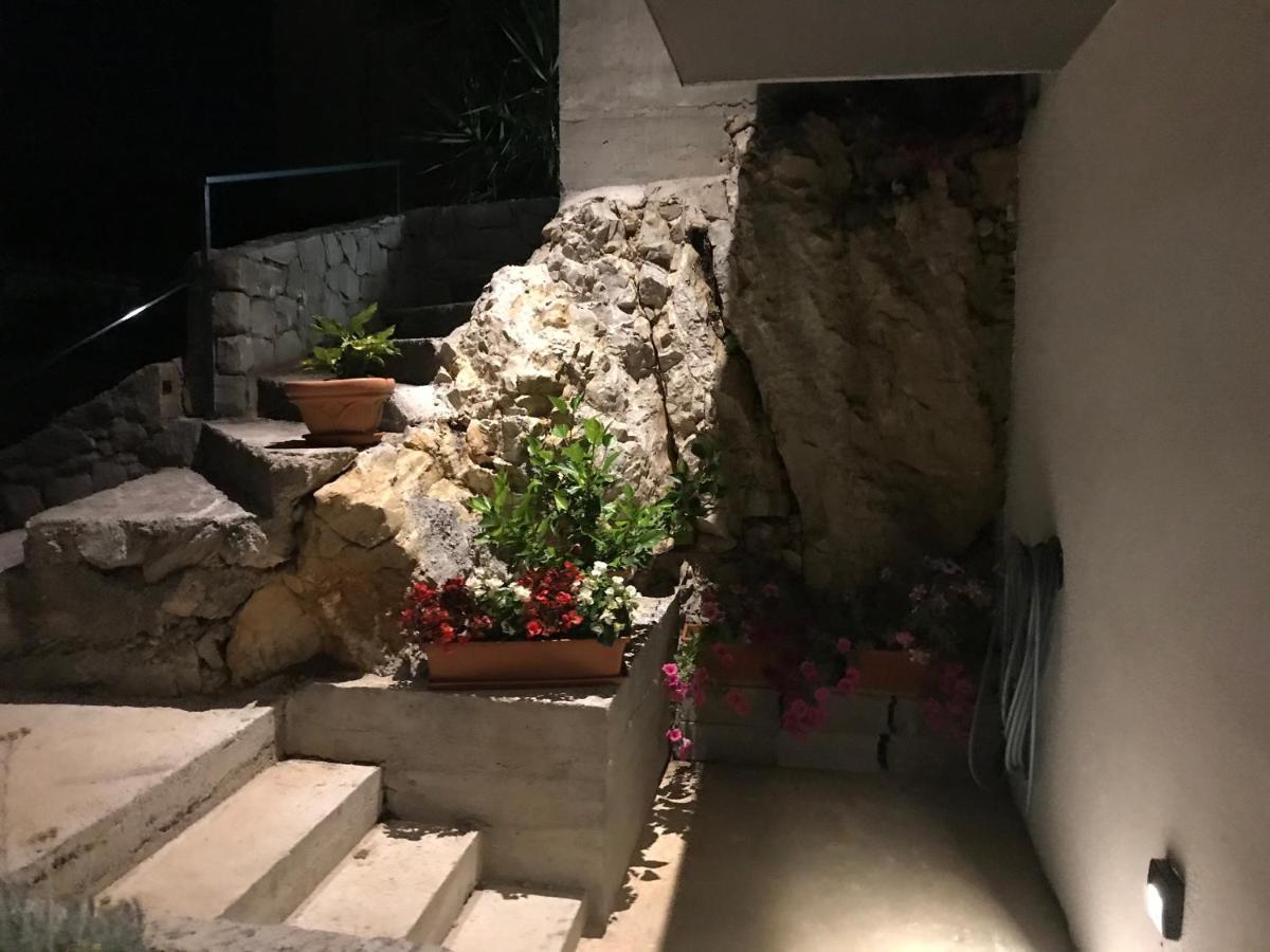 Apartments Tonkita With Jacuzzi Makarska Kültér fotó