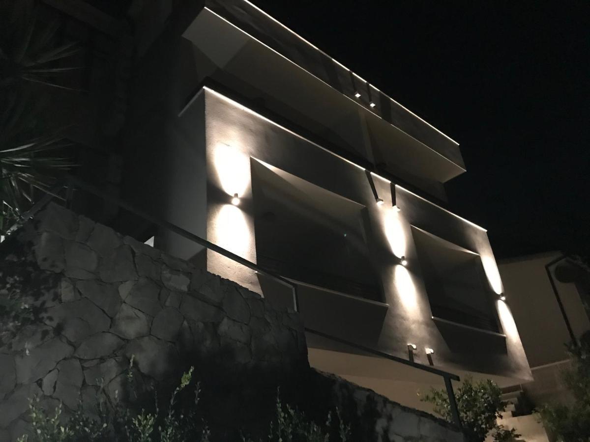 Apartments Tonkita With Jacuzzi Makarska Kültér fotó