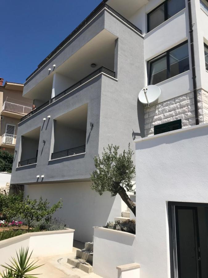 Apartments Tonkita With Jacuzzi Makarska Kültér fotó
