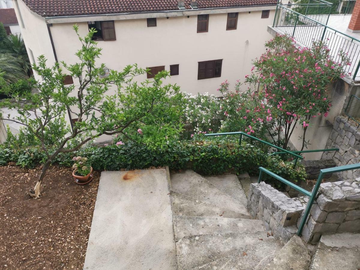 Apartments Tonkita With Jacuzzi Makarska Kültér fotó