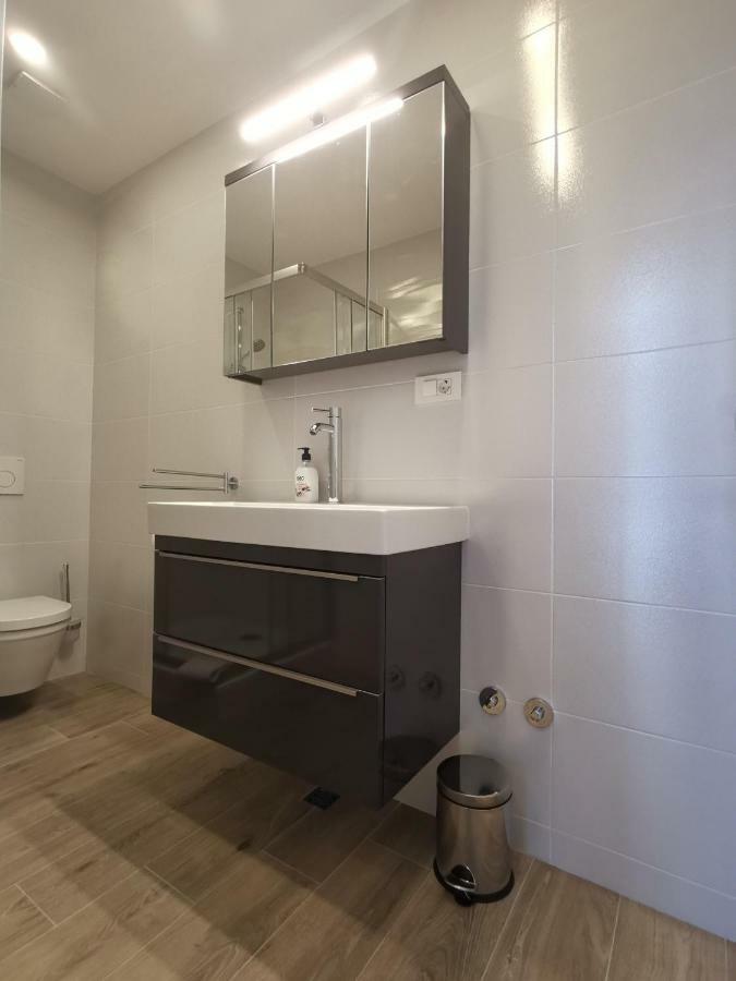 Apartments Tonkita With Jacuzzi Makarska Kültér fotó