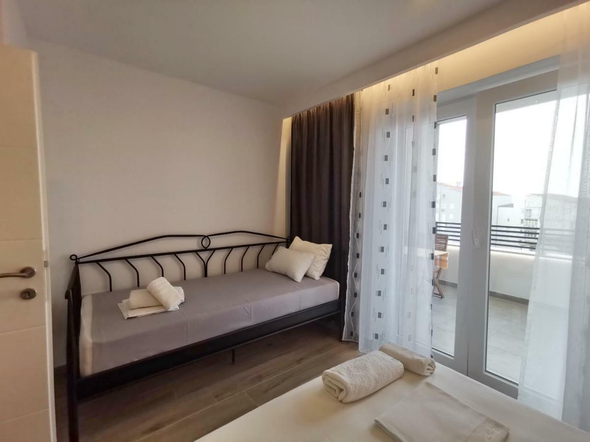 Apartments Tonkita With Jacuzzi Makarska Kültér fotó