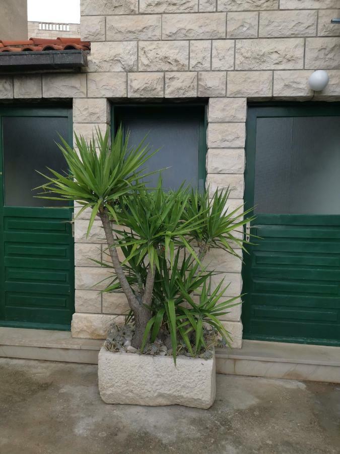 Apartments Tonkita With Jacuzzi Makarska Kültér fotó