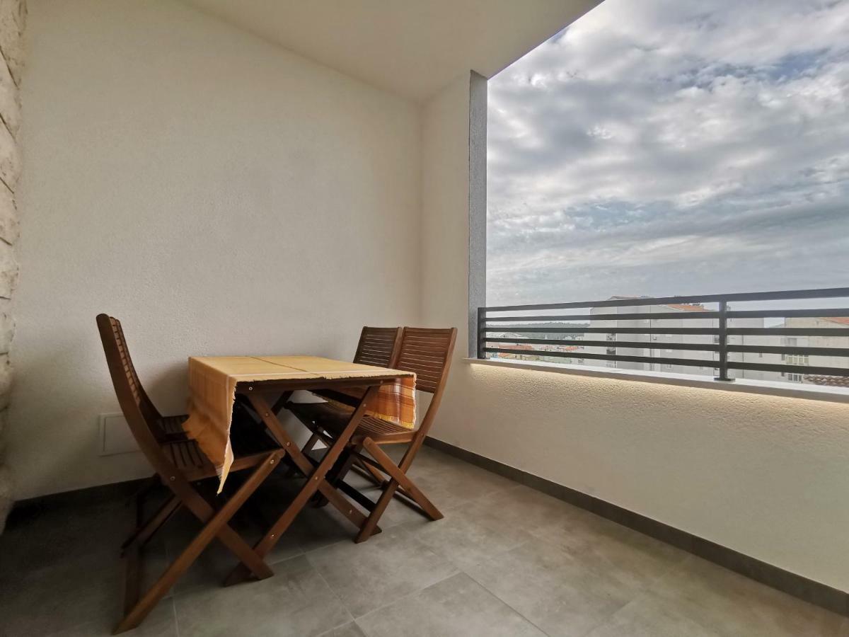 Apartments Tonkita With Jacuzzi Makarska Kültér fotó