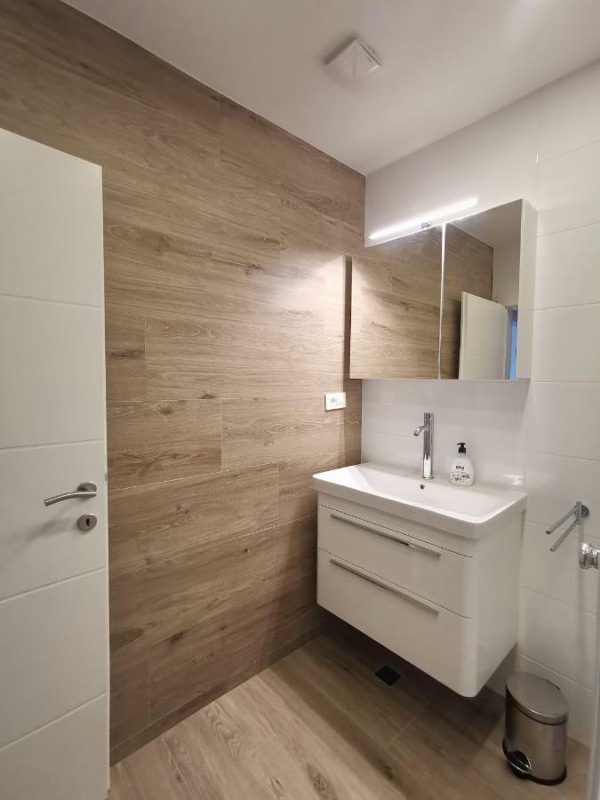 Apartments Tonkita With Jacuzzi Makarska Kültér fotó