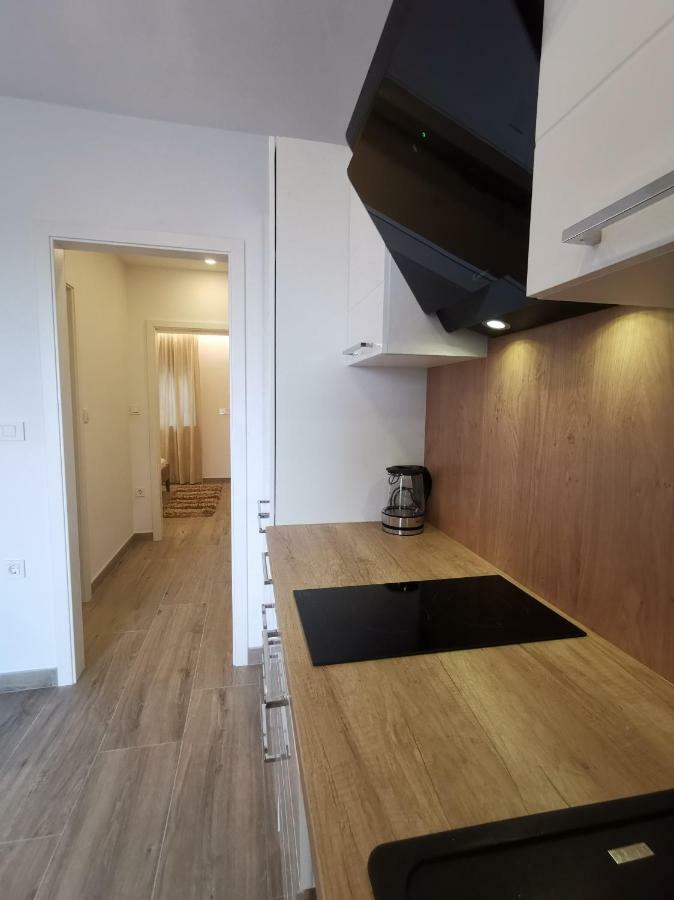 Apartments Tonkita With Jacuzzi Makarska Kültér fotó