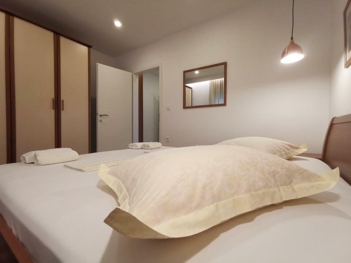Apartments Tonkita With Jacuzzi Makarska Kültér fotó