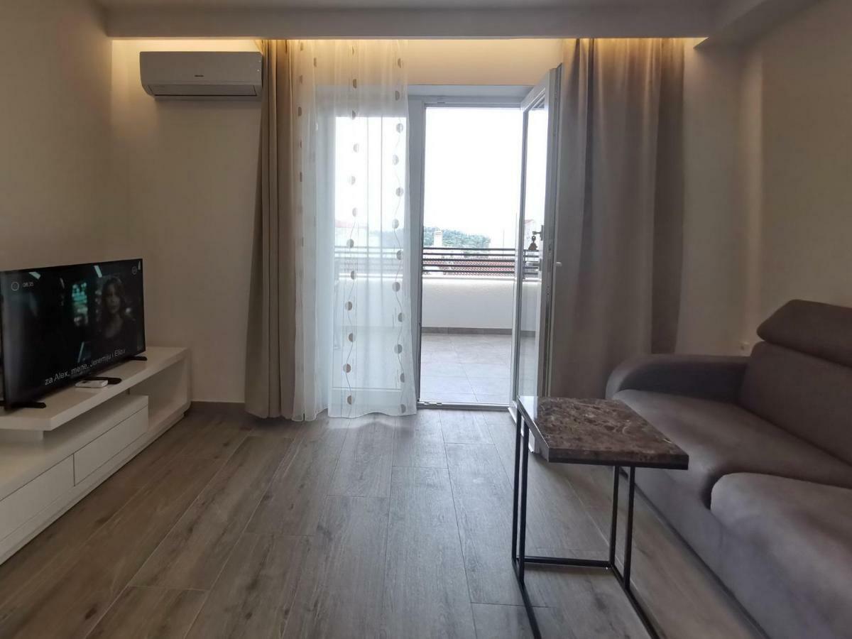 Apartments Tonkita With Jacuzzi Makarska Kültér fotó