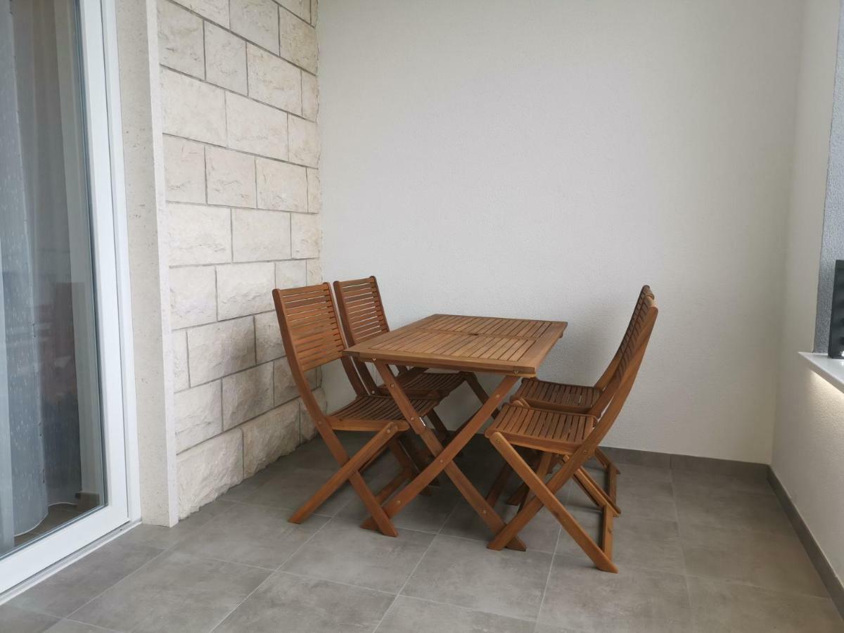 Apartments Tonkita With Jacuzzi Makarska Kültér fotó